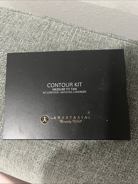 Anastasia Beverly Hills Black and Gold Contour Kit - Medium to Tan